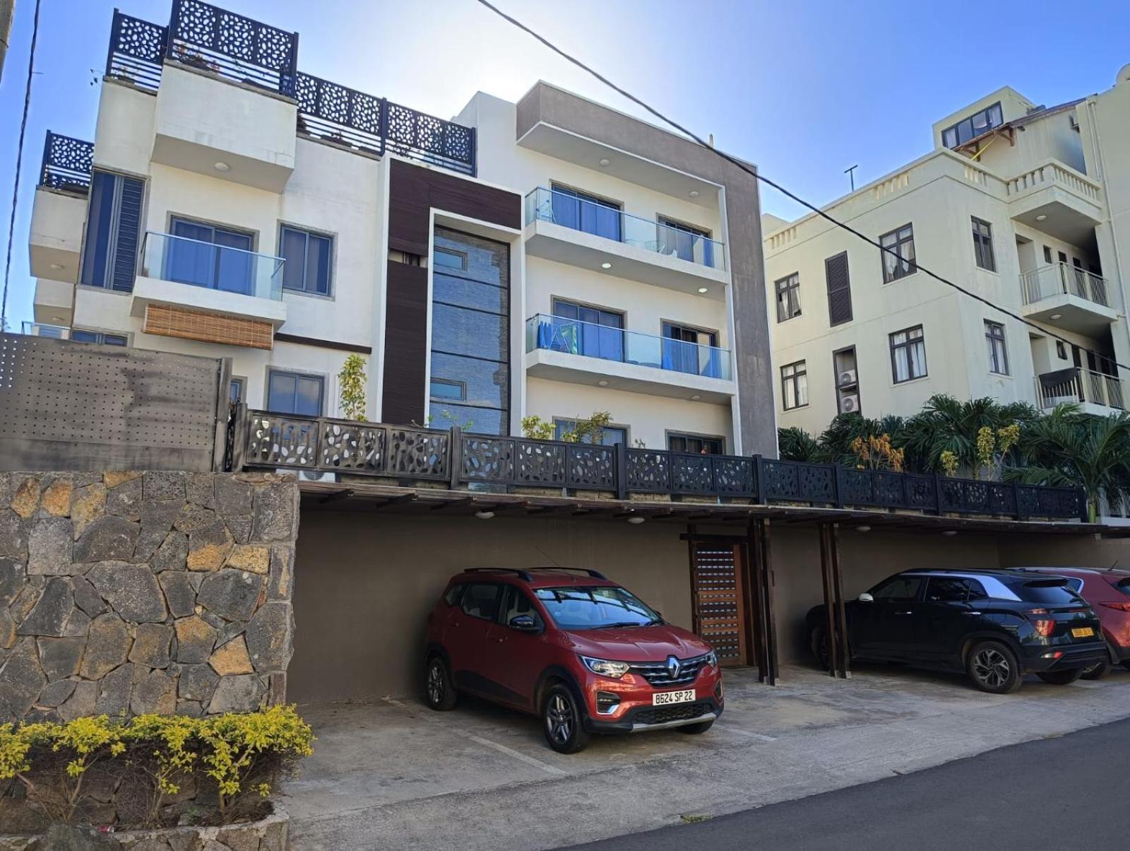 Newly Renovated Studio Apartment With Rooftop Pool, Few Steps To The Beach Flic-en-Flacq Exterior foto