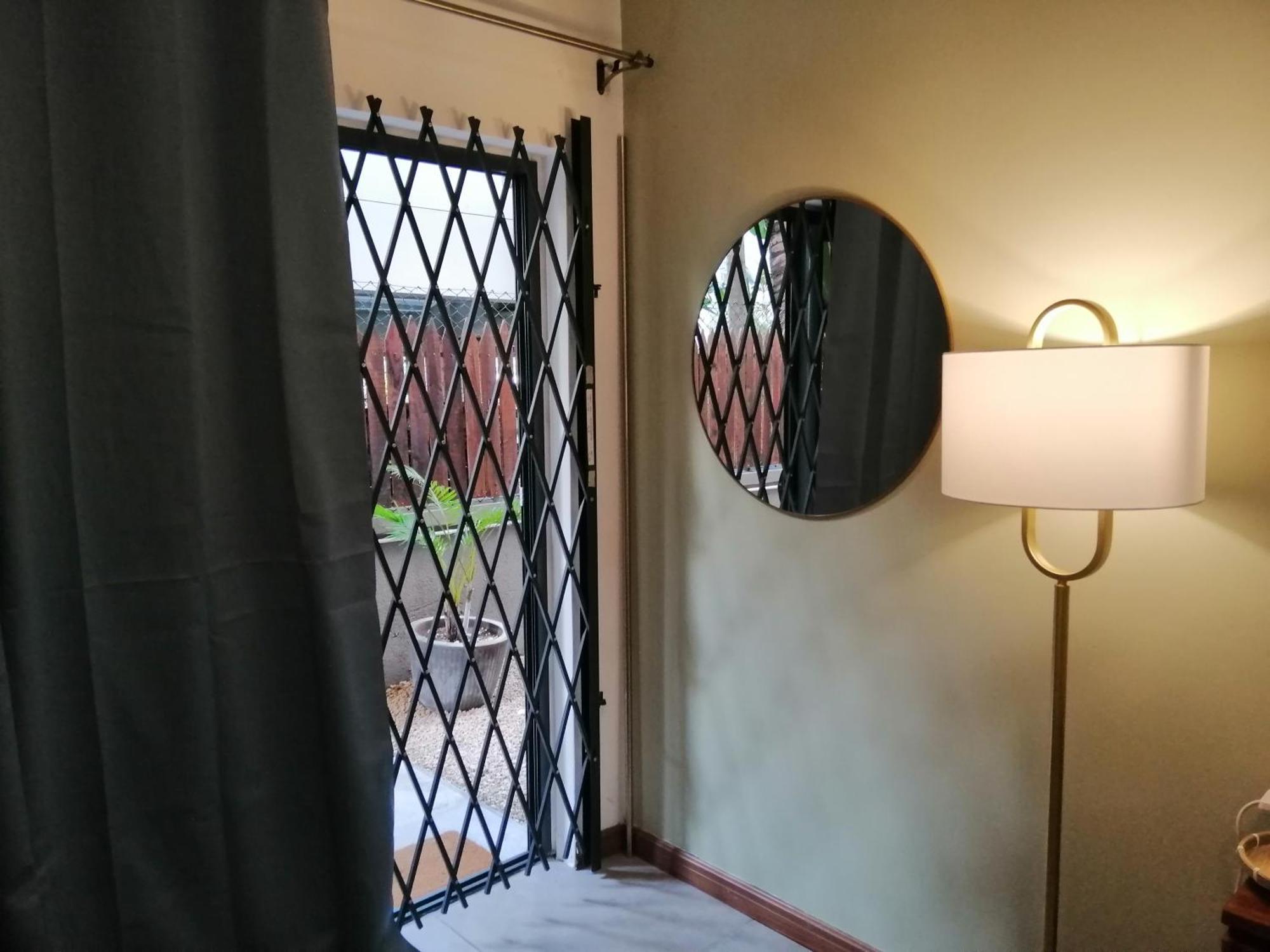 Newly Renovated Studio Apartment With Rooftop Pool, Few Steps To The Beach Flic-en-Flacq Exterior foto