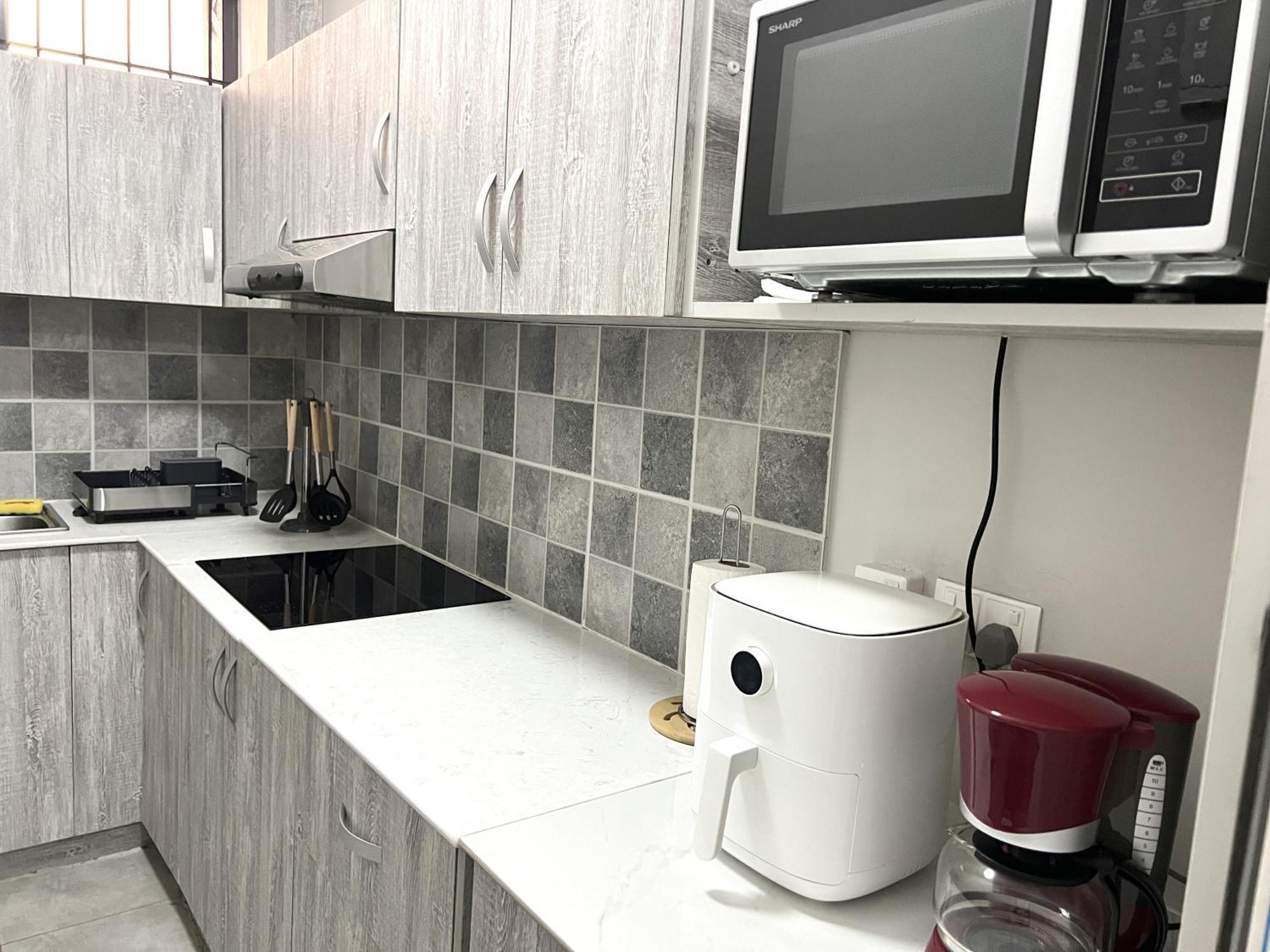 Newly Renovated Studio Apartment With Rooftop Pool, Few Steps To The Beach Flic-en-Flacq Exterior foto