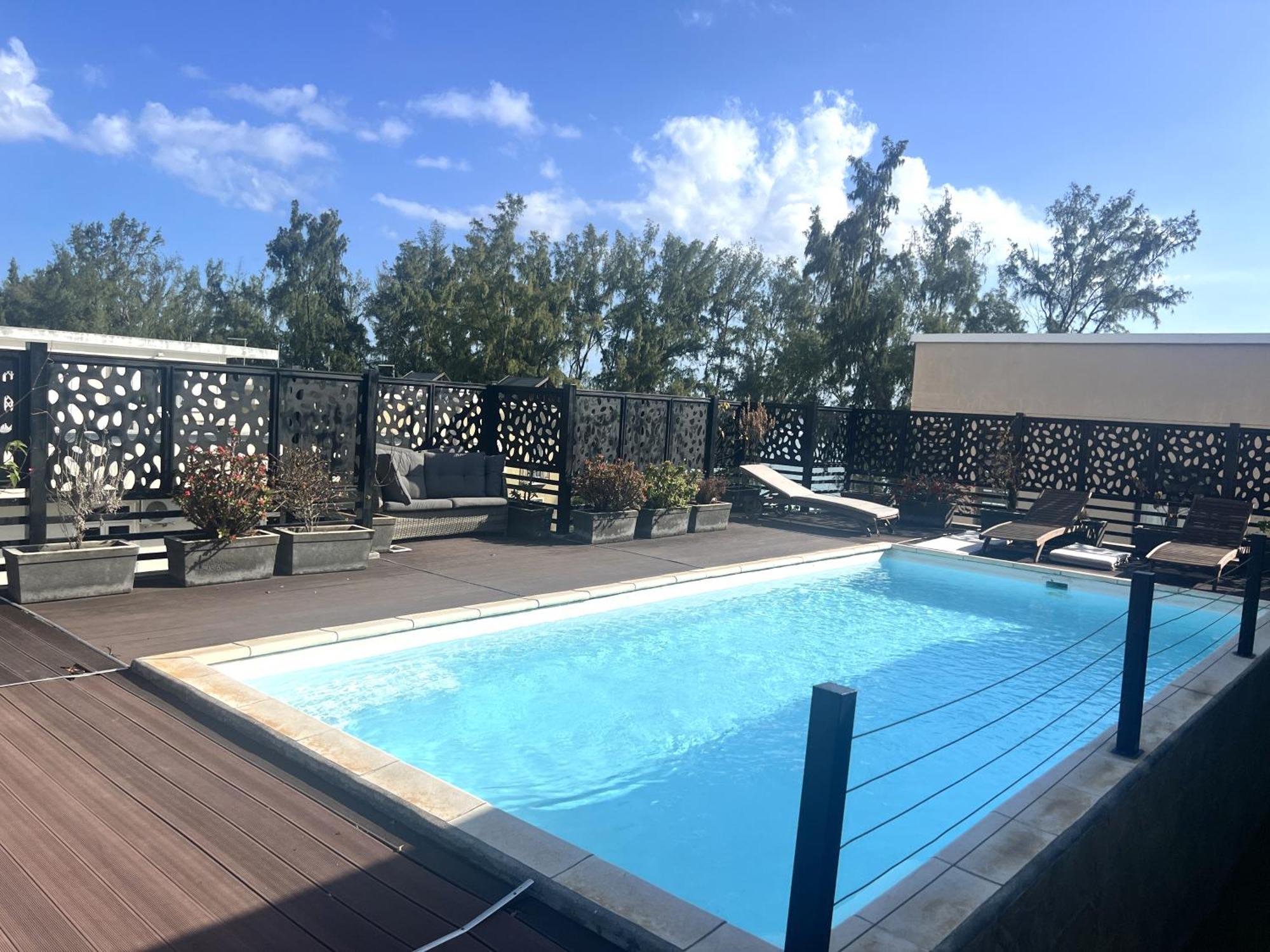 Newly Renovated Studio Apartment With Rooftop Pool, Few Steps To The Beach Flic-en-Flacq Exterior foto