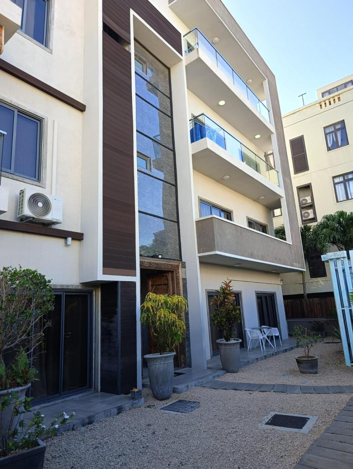 Newly Renovated Studio Apartment With Rooftop Pool, Few Steps To The Beach Flic-en-Flacq Cameră foto